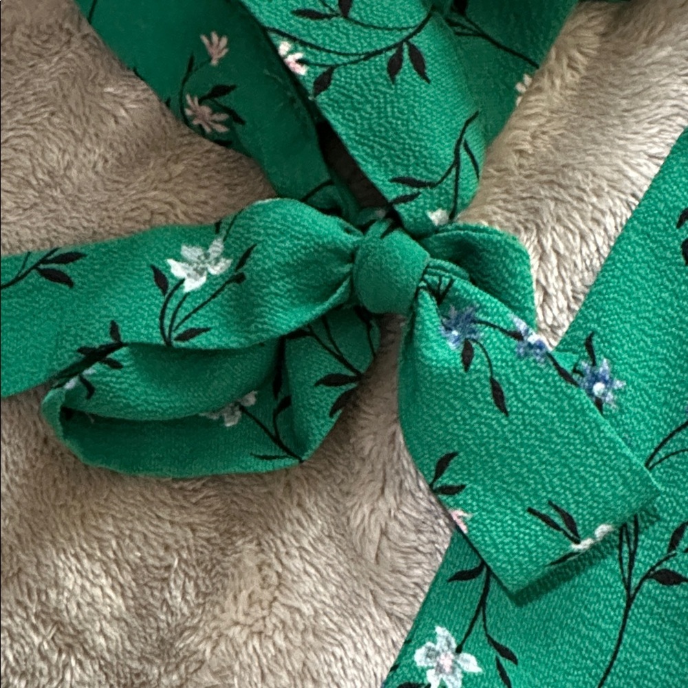 CeCe Green Floral V-Neck Blouse - Picture 2 of 2